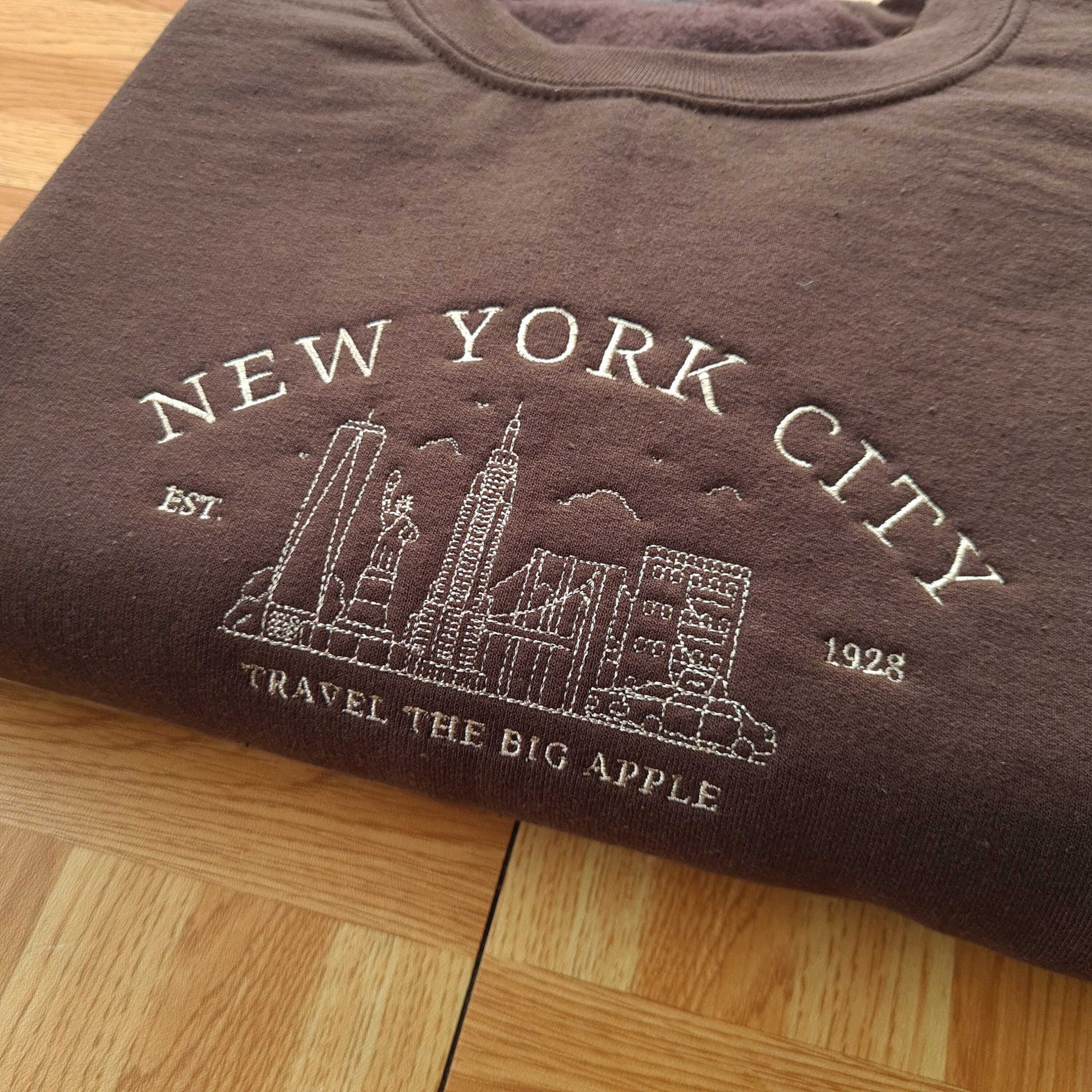 CUSTOM New York City Vintage Embroidered Sweatshirt, Vintage 90s Sweatshirt, Unisex Crewneck, Retro City, USA States, Gift for her ideas