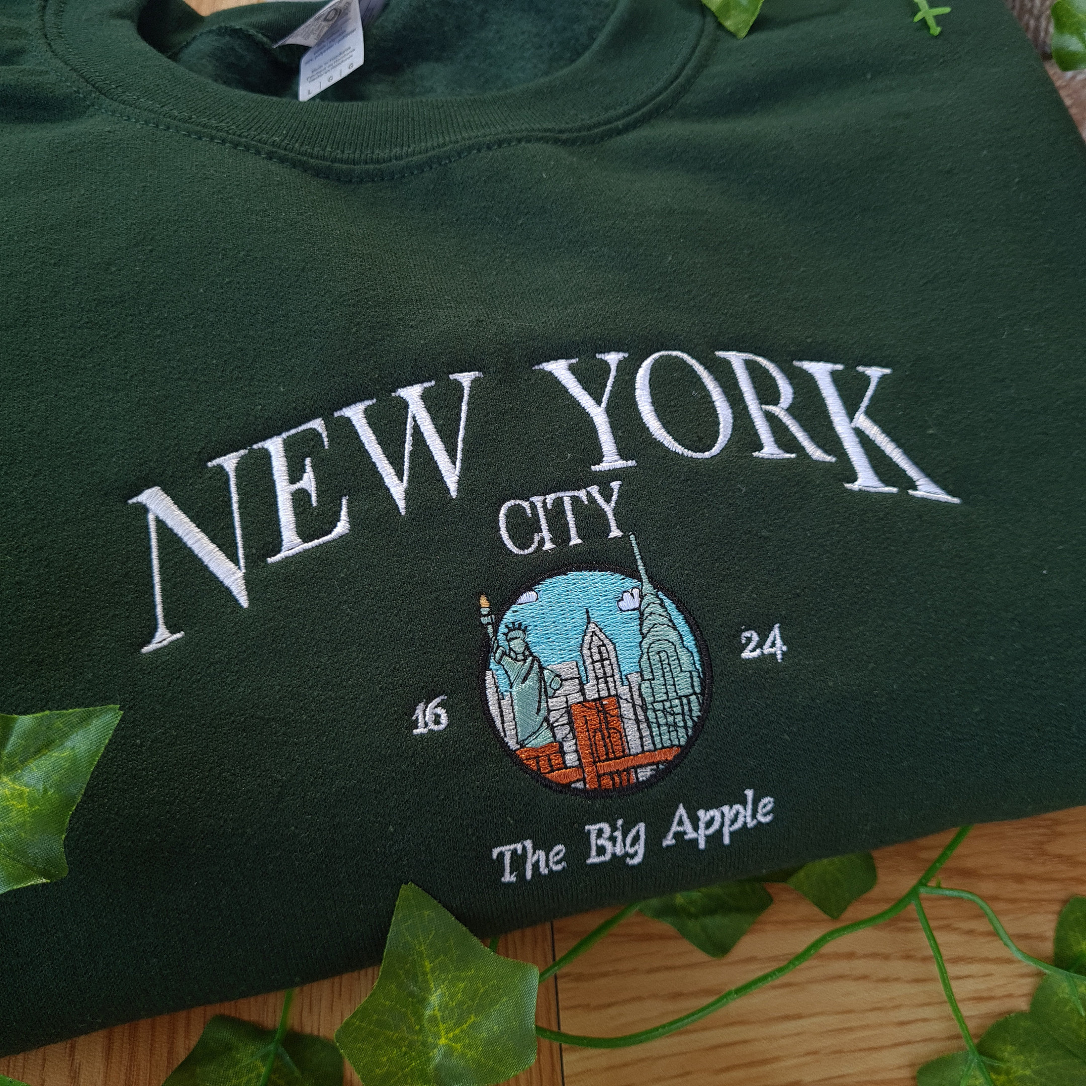 New York City Embroidered Sweatshirt, Vintage Sweatshirt, Oversize Crewneck, 90s Sweatshirt, New York Sweater, USA States Sweatshirt, Unisex - Image 3